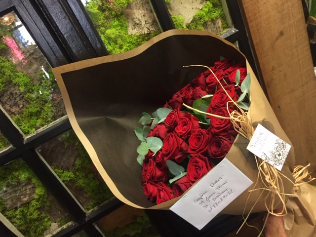 La livraison express de bouquet de roses par votre fleuriste à Bordeaux •  Amour de Fleurs